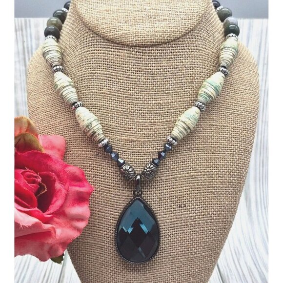 Artisan Black & Green Bead & Faux Paper Collar Teardrop Pendant Necklace 16" - Picture 3 of 11